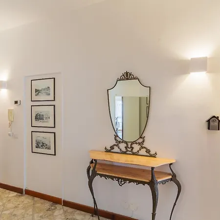 Golden And Silver By Wonderful Italy Apartment